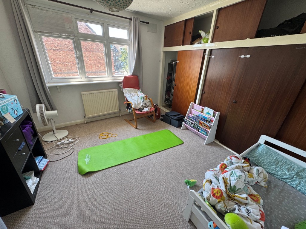 Lot: 193 - COMMERCIAL AND RESIDENTIAL INVESTMENT - Flat - Bedroom 2